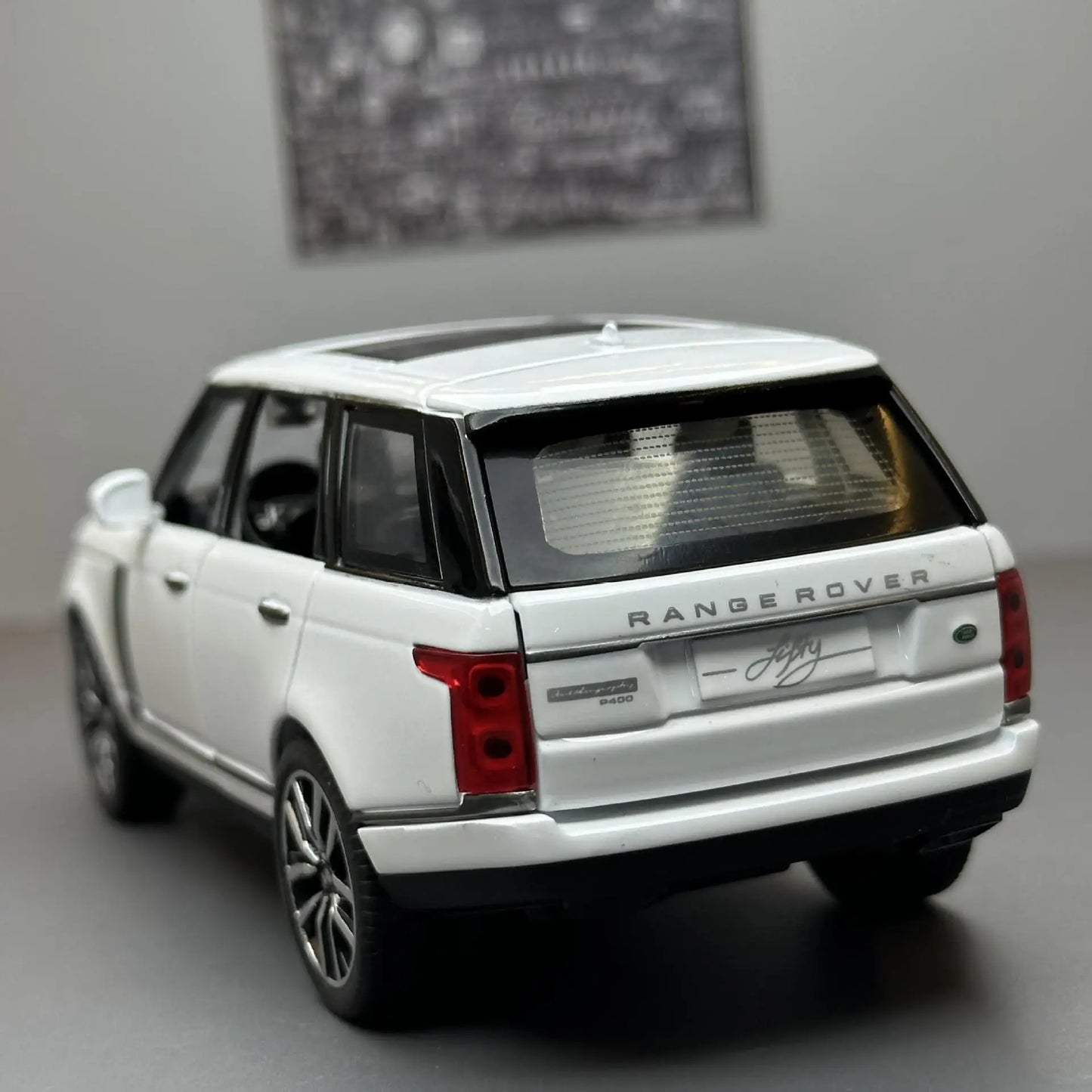Land Rover Range Rover 1:32 Model Car