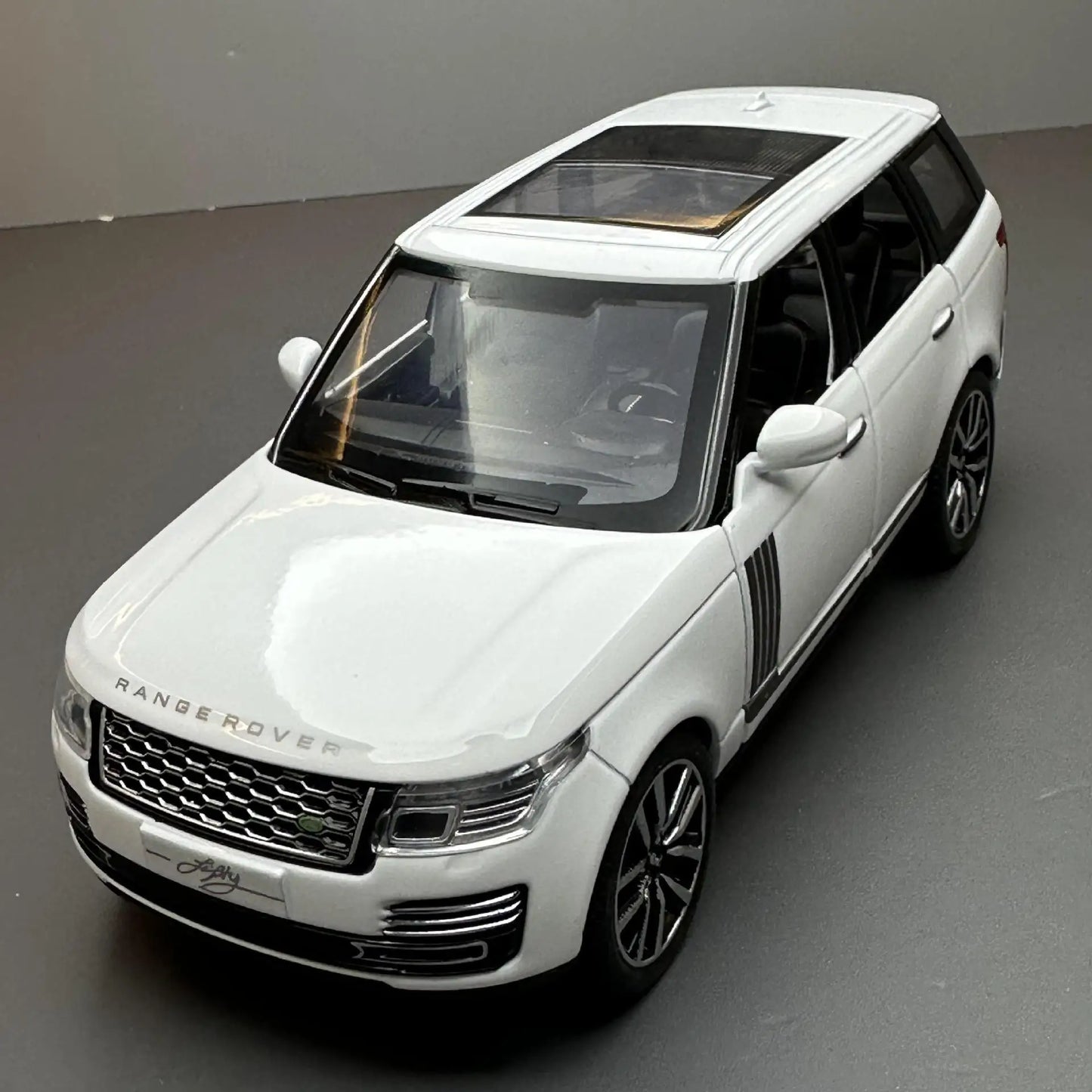 Land Rover Range Rover 1:32 Model Car